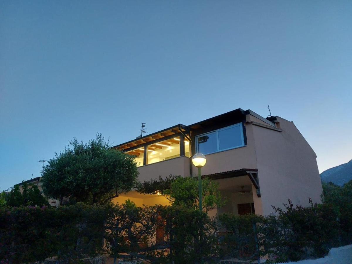 Mama House Con Vista Mare Lägenhet Cala Gonone Exteriör bild