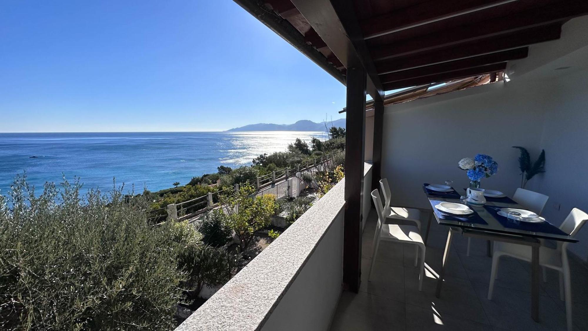 Mama House Con Vista Mare Lägenhet Cala Gonone Exteriör bild