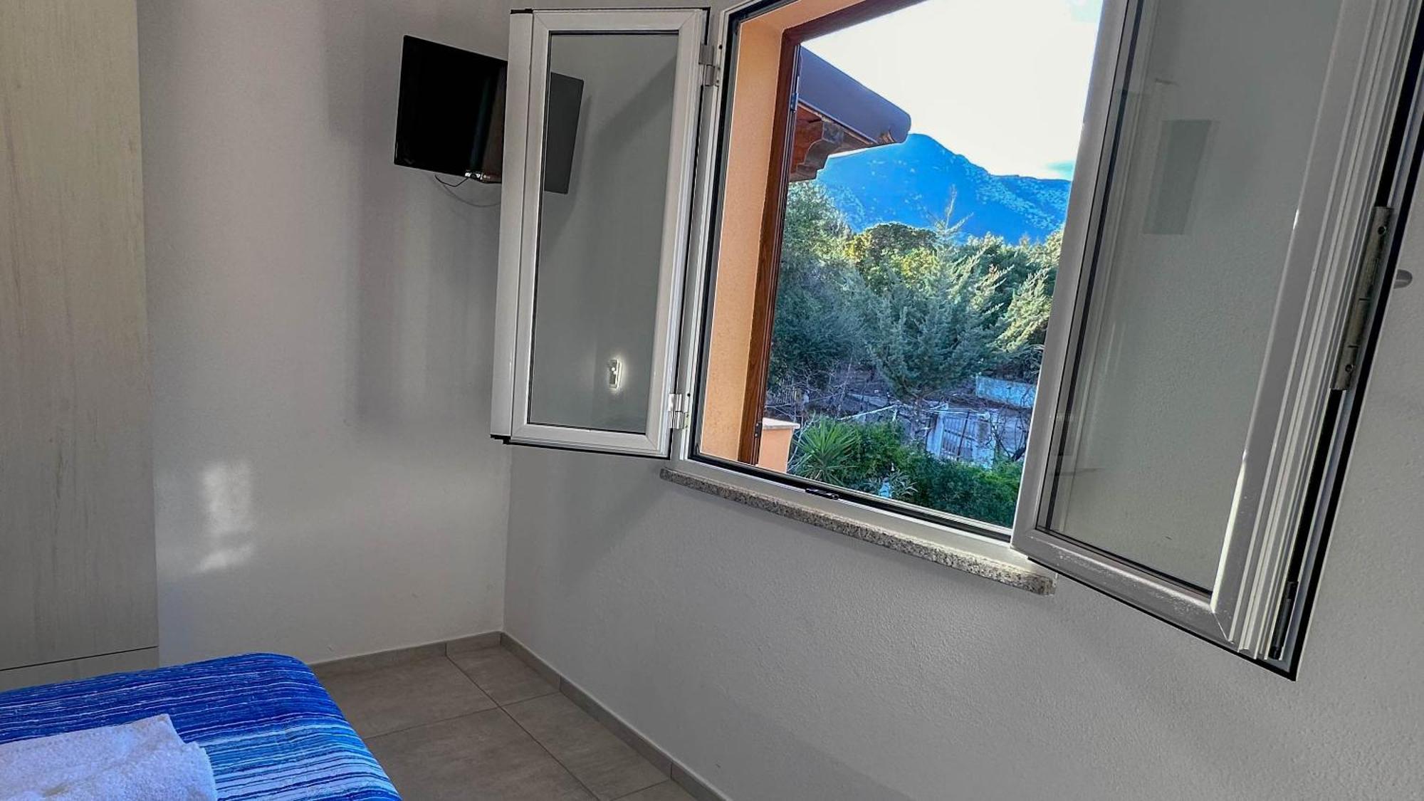 Mama House Con Vista Mare Lägenhet Cala Gonone Exteriör bild