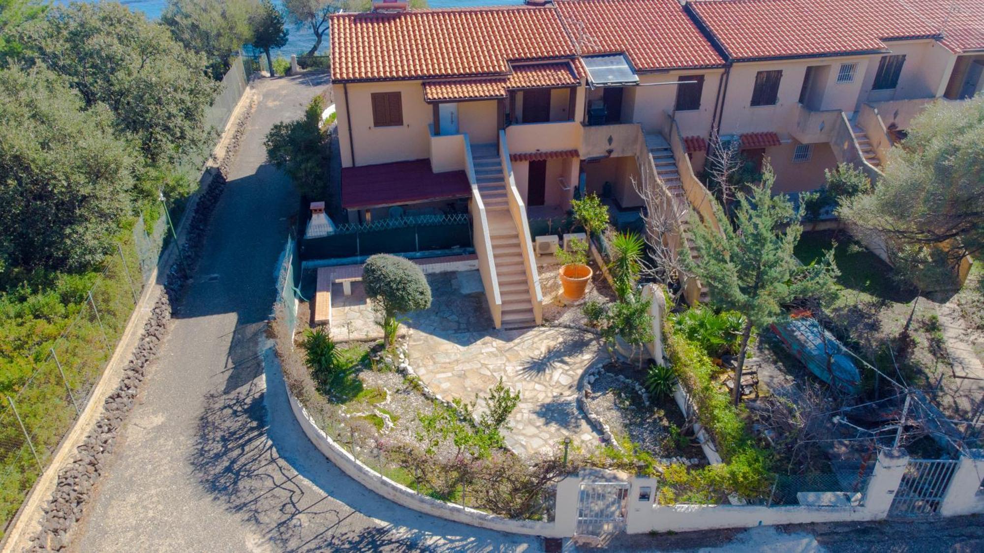 Mama House Con Vista Mare Lägenhet Cala Gonone Exteriör bild